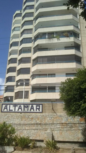 Hermoso Apartamento Con Vista Al Mar, Ubicado En Edif. Altamar  Ic-00177