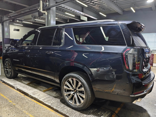 Chevrolet Suburban HIGH COUNTRY