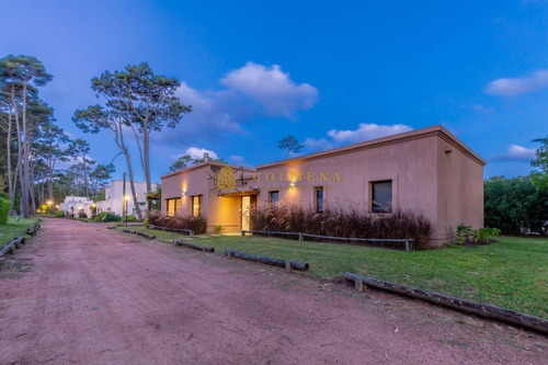 Financia Hermosa Casa En Barrio Privado - Ref: 3943