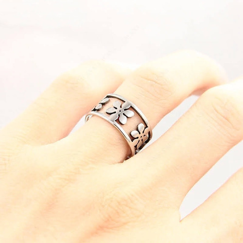 Imagen 3 de 3 de Anillo Floral De Acero Inoxidable Talla #7