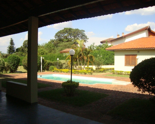 At 5.000m²,ac 560m²- Recanto Das Flores-03 Dorm.,sendo 01 Suíte Com Closet E Ar-condicionado,02 Com Armários,wc Social,sala Com 88m² Compondo 03 Ambie - Ch01467 - 2103706