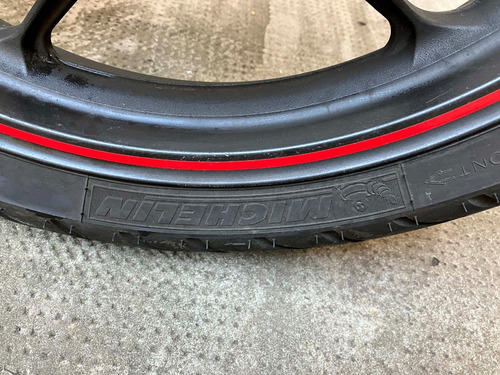 Imagen 4 de 12 de Suzuki Gixxer 150 Mas Dos Cascos Y Baul Shad 29