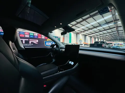Tesla Model Y Manejo Autonomo 2020