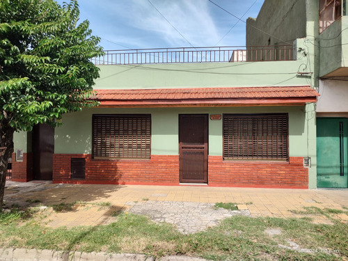 Venta Casa 4 Amb Caseros Jardín Terraza Galpón