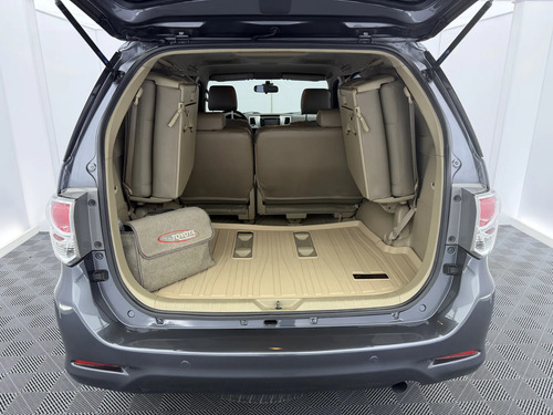 Toyota Fortuner 2.7L 4X4 At