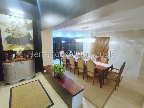 Amplio, En Exclusiva Ubicación, Con Terraza Y Bella Vista. 25-20938
