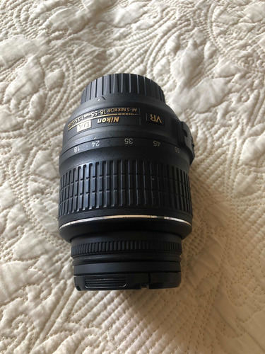 Nikon D5000 + Lente 18-55mm Usada ( Uso Doméstico)