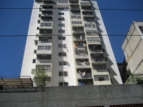 Se Vende Comodo Apartamento En La Candelaria Ye 