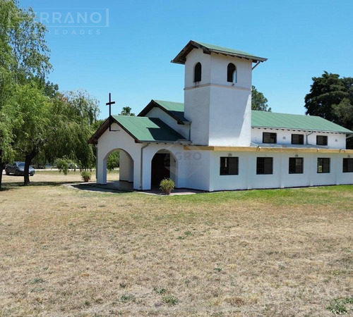 Venta Casa 3 Amb Con Piscina En Barrio Parque Sakura, Exaltacion De La Cruz Limite Con Pilar.