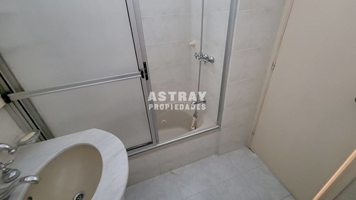 Imagen 12 de 17 de Apartamento En Venta De 3 Dormitorios En Pocitos (ref: Ast-2919)