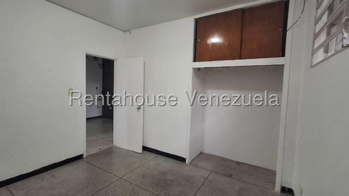 Raiza Suárez Alquila Local Comercial Ubicado En Zona Privilegiada Del Este 2 5 1 1 5 1 4 Con 300 M2 Con Gran Potencial Comercial Y Fácil Acceso Al Transporte Público, Comercios, Colegios, C. Comercial