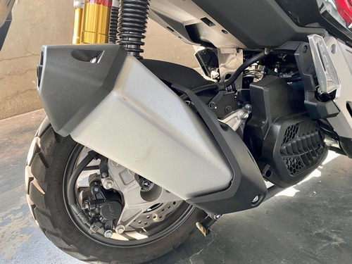 Imagem 6 de 10 de Honda Adv