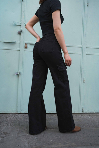 Pantalon Para Dama Color Negro Corte Recto Con Bolsa Cargo