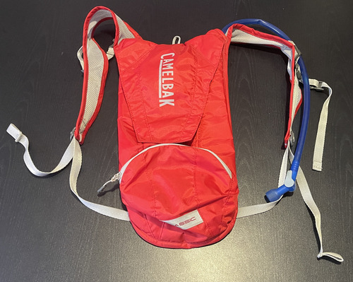 Mochila Hidratante Camelbak Classic 2016 Roja - 2 Litros Rojo Lisa (Usado)