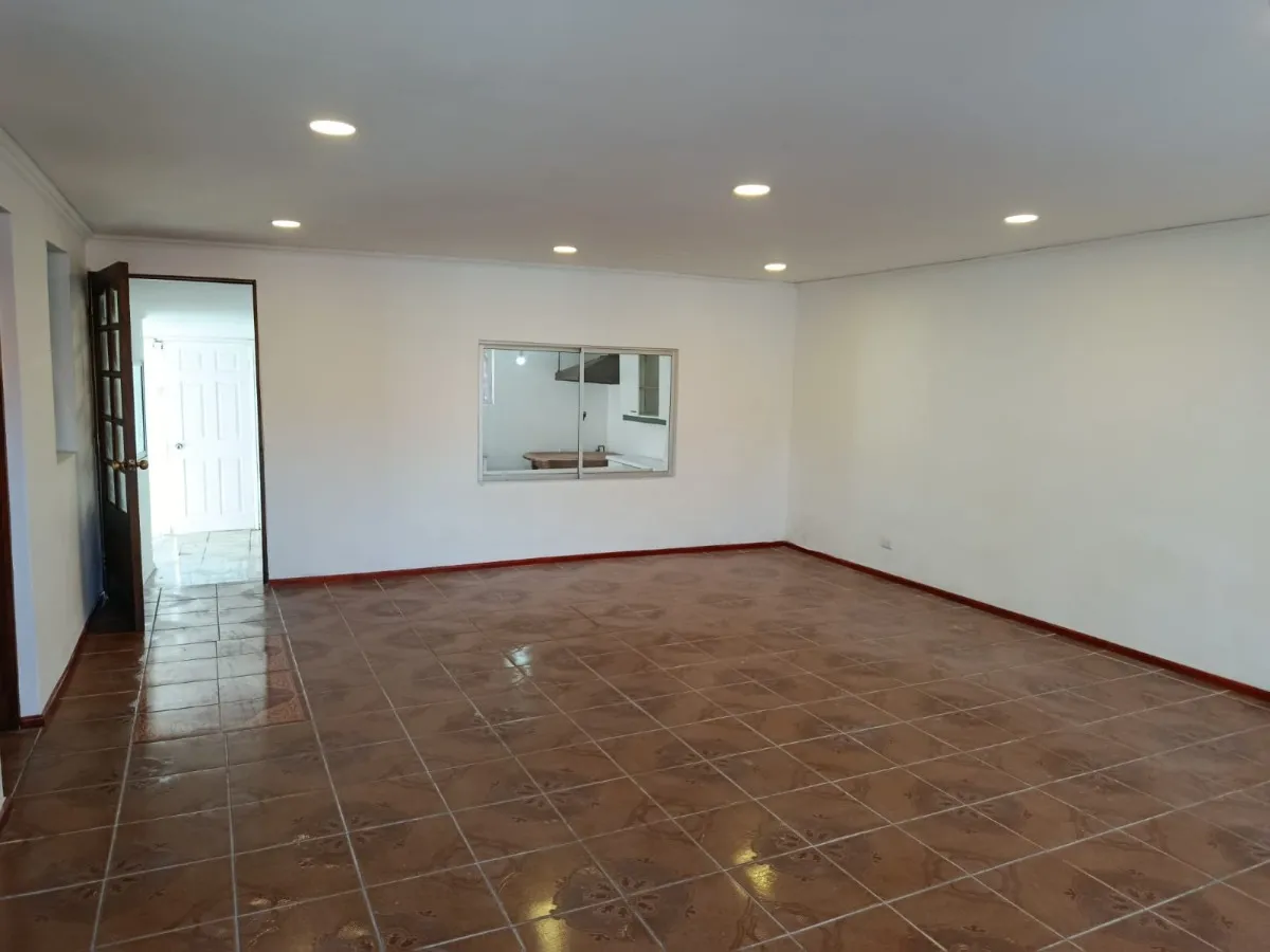 Imagen 4 de 28 de Casa Renovada En Venta En Metro San Pablo Con Patio