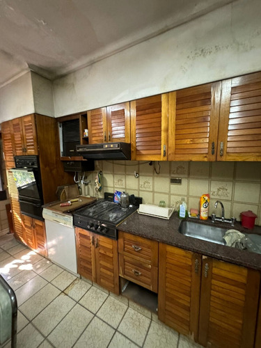 En Venta Piso Unico 6 Amb C/ Cochera, Balcones, Patio, Terraza Y Quincho En Lanus O (441)