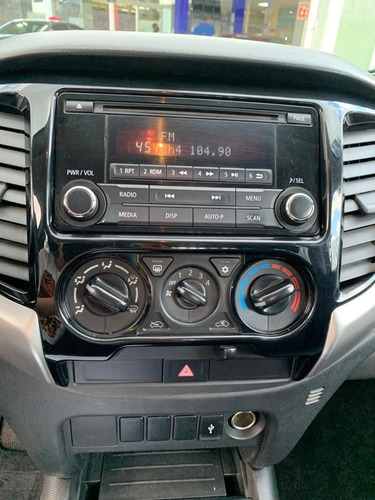 Imagen 4 de 14 de Mitsubishi L200 2018 2.4 Cabina Doble 4x2 Mt