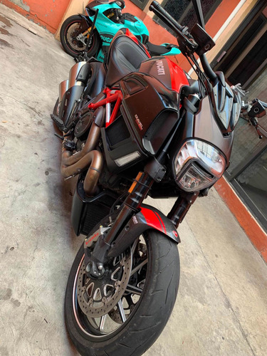 Imagen 1 de 14 de Ducati Diavel 2015