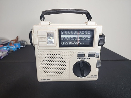 Radio Grundig  Fr200 Reloj Onda Corta Portatil  