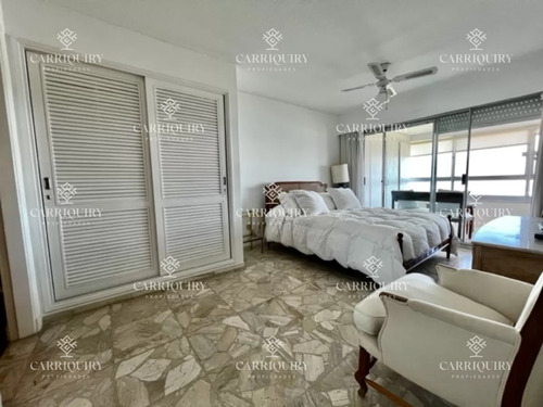 Alquiler Temporario Apartamento 2 Y Medio Dormitorios En Playa Mansa, Punta Del Este