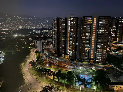 Arriendo Lindo Apartamento Con Espectacular Vista En La Unidad Residencial Colinas De Los Bernal, Ubicada En La Loma De Los Bernal.