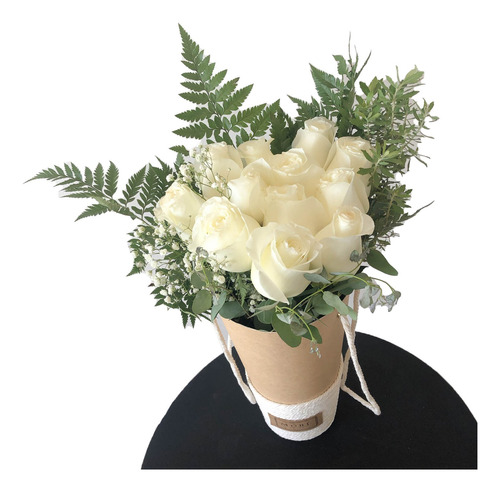 Cono 12 Rosas Blancas - (ramo De Flores) - Florería 24hrs.