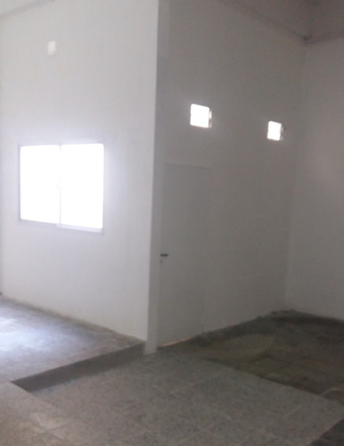 Galpon, Taller Al Fondo En Pablo Podesta. 10 X 12 Mts. Aceeso Independiente Por Pasillo, Ancho 1 Mt.