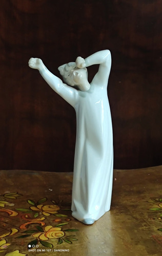 Figura De Porcelana Niño Despertandose De Nao By Ladro