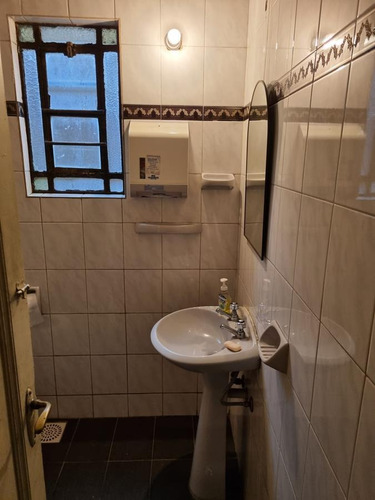 Imagen 25 de 30 de Casa -buenos Aires Esq Colon