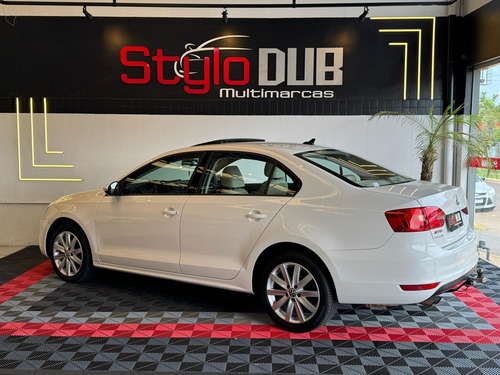 Volkswagen Jetta 2.0 Comfortline Flex 4p Automática