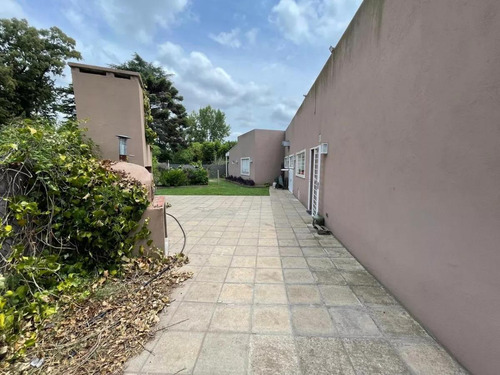 Casa Quinta En Venta - 2 Dormitorios 2 Baños - 1.500mts2 - Chivilcoy