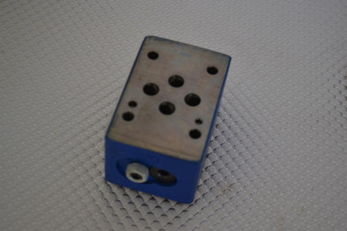 One New Bosch Valve With Seal Plate 7472857531 Ccr