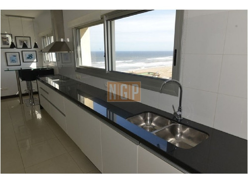 Apartamento En Brava, 3 Dormitorios - Ref: 10113