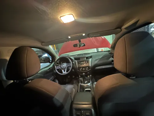 Nissan Doble Cabina + Platón 4x2 Modelo 2022. Único Dueño