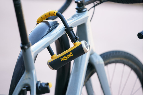 Imagen 8 de 10 de Candado U Lock Onguard 8000 + Cable Alargador 8044 Bicicleta
