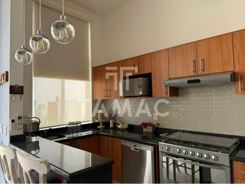 Casa En Venta En Tequesquitengo, Jojutla, Morelos