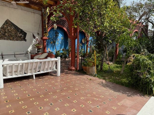 Casa En Venta De 7 Dorm. En Ñuñoa