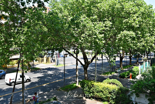 Departamento En Venta De 4 Dorm. En Las Condes / Metro Colon