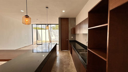Villa Con Alberca, En Privada Residencial En Venta En Temozón Norte, Mérida