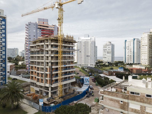 Venta De Apartamento 1 Dormitorio En Playa Brava
