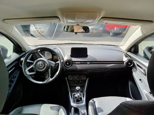 Mazda 2 1.5 Turing Mecánico