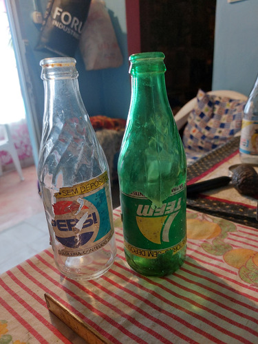 2 Botellas De Refresco Pepsi Y Teem Cc 300 Década De Los 80
