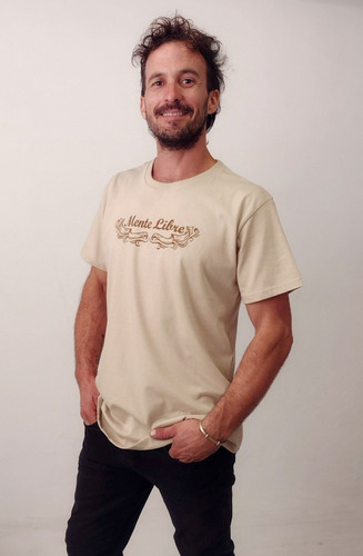 Imagen 4 de 5 de Remera Lau