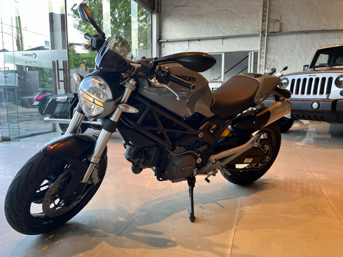 Ducati Monster 696 - Divina! Defranco Motors