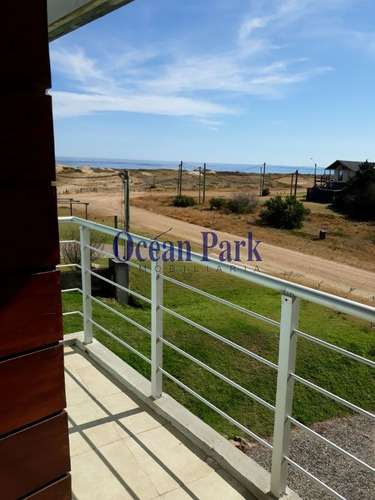 Imagen 22 de 22 de A Pasos Del Mar. Amplia, Piscina - Loto De Cristal