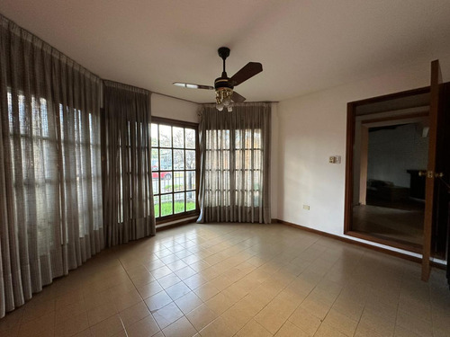 Chalet En San Miguel Ctro. Uso Profesional