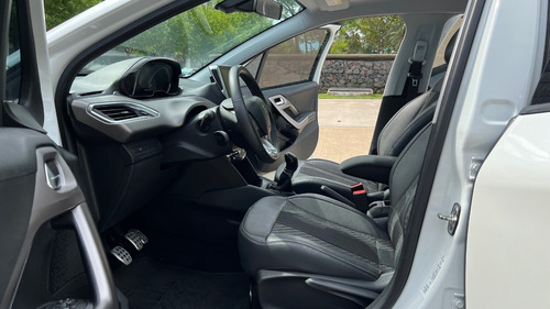 Imagen 9 de 15 de Peugeot 208 Feline 1.6 2018