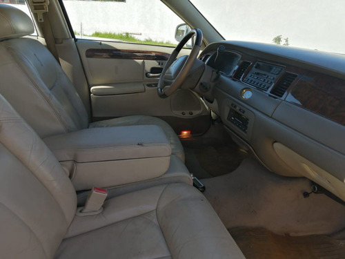Lincoln Town Car Cartier Piel At