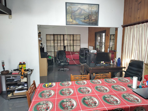 Vendo Excelente Casa Quinta Con Quincho (tipo Departamento) En Esquina Y Sobre Avenidas 155 Y 32 (2.450 M2)!!!