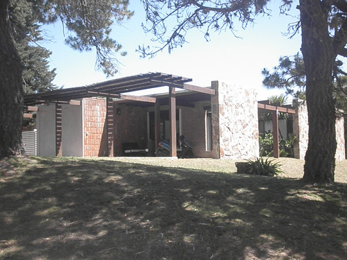 Venta Casa Barrio Country De Piriápolis. Con Piscina - Ref 583